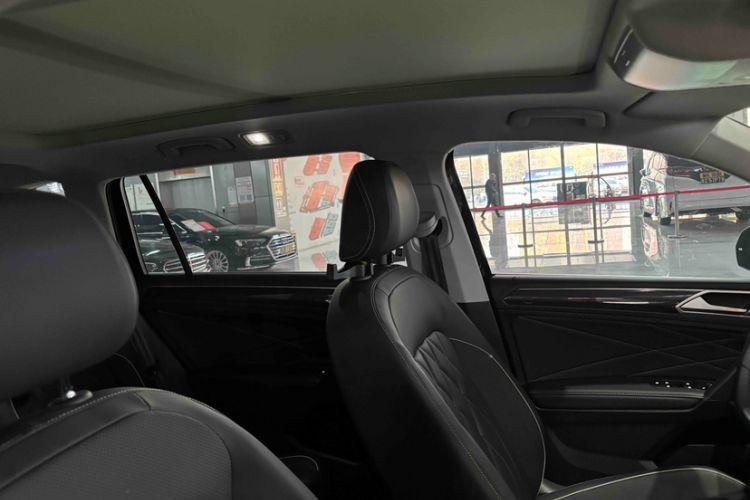 Used Volkswagen Tiguan L 2024 300TSI Automatic Two-Wheel Drive Smart Edition
