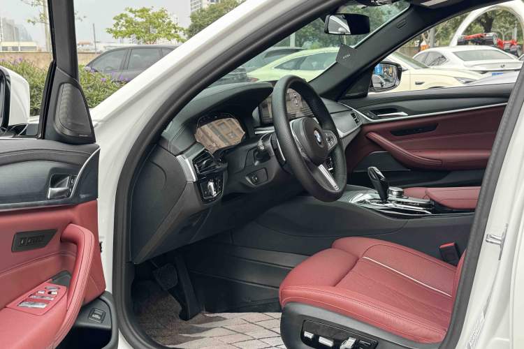 Used BMW 5 Series 2023 530Li Luxury Edition M Sport Package
