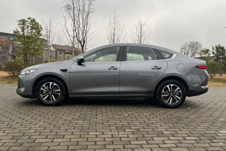 Used BYD Qin PLUS 2025 DM-i Smart Drive 55KM Beyond Model
