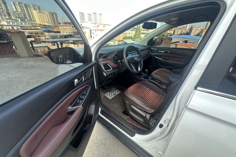 Used Changan Lingxuan 2017 1.5T Manual Joyful & Happy Model
