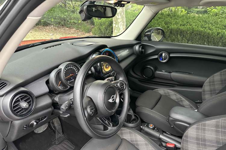 Used  MINI 2016 1.5T COOPER
