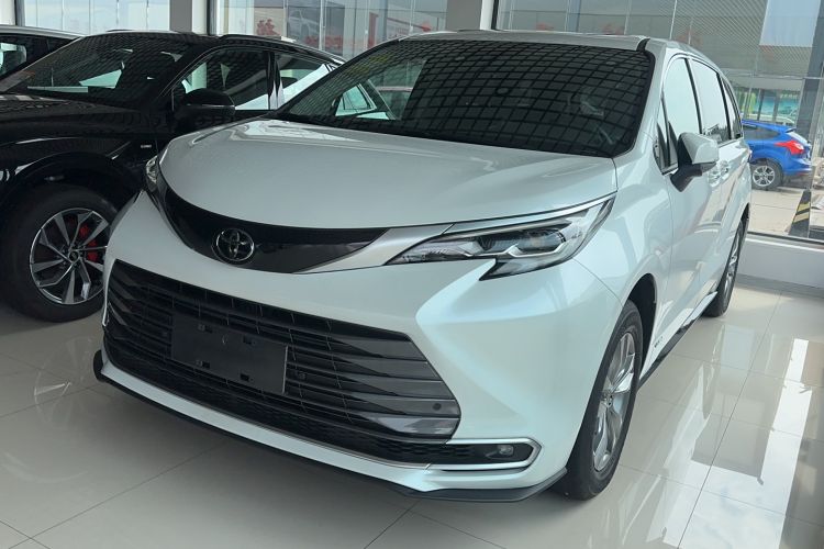Used Toyota Sienna 2024 2.5L Hybrid Luxury Edition

