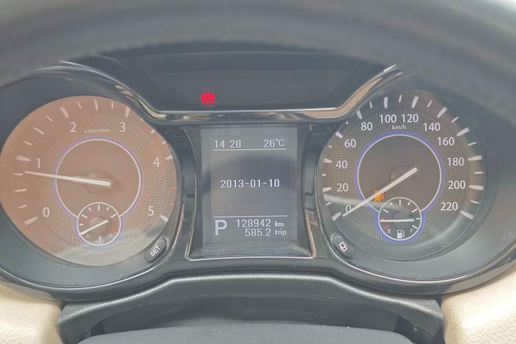 Used JMC Yusheng S350 2013 2.4T Automatic 2WD Diesel Ultra-Luxury 7-Seater
