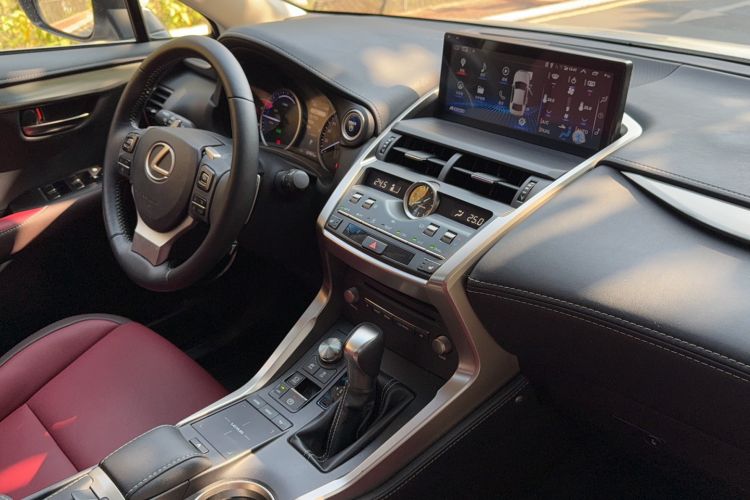 Used Lexus NX 2018 300h Front-Wheel-Drive FENGSHANG Version China V Emission Standard
