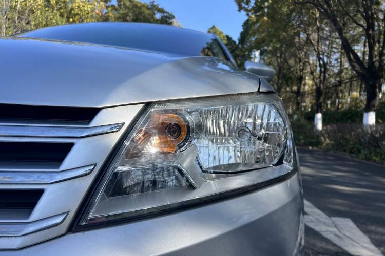 Used Volkswagen Santana 2013 1.6L Manual Comfort Edition
