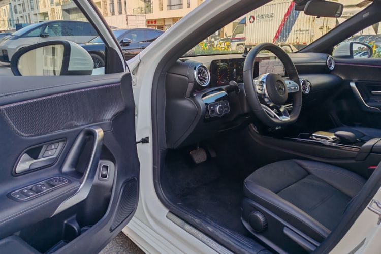 Used Mercedes-Benz A-Class 2022 Second Facelift A 200 L Sport Sedan Fashion Version
