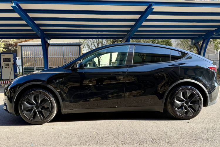 Used Tesla Model Y 2023 Rear-Wheel-Drive Version
