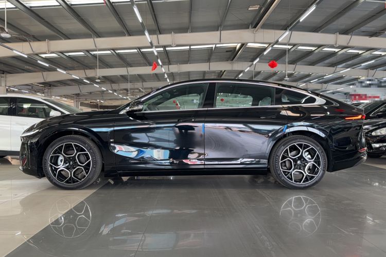 Used  A07 2025 Blue Whale Range-Extending Version 230 Flagship Model
