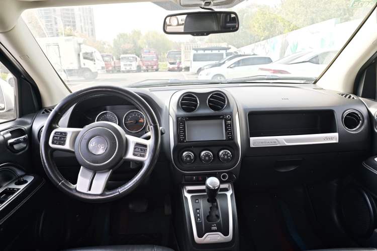 Used  Compass 2014 Revised Version 2.4L Four-Wheel Drive Comfort Edition