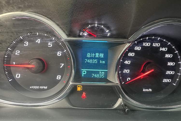 Used Chevrolet Captiva 2015 2.4L 4x4 Flagship Edition 7-Seater
