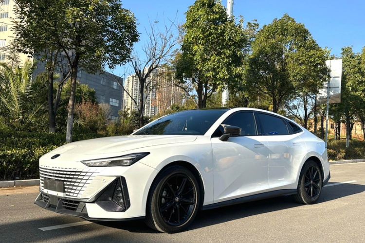 Used Changan UNI-V 2022 1.5T Prestige Version
