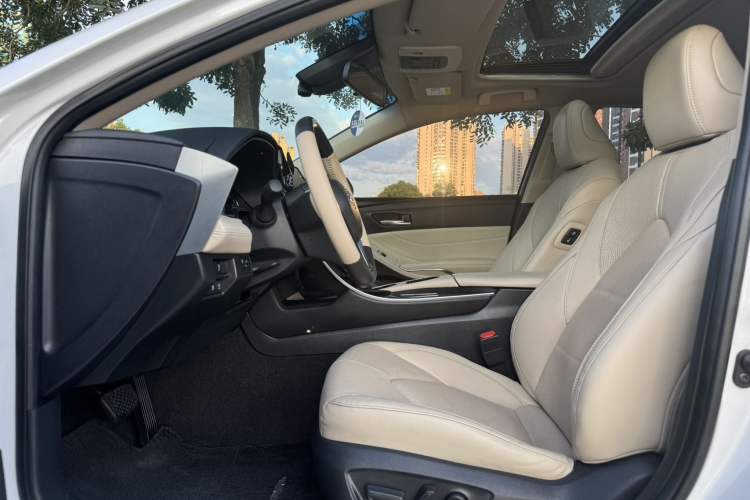 Used Toyota Avalon 2019 2.0L XLE Premium Edition China VI
