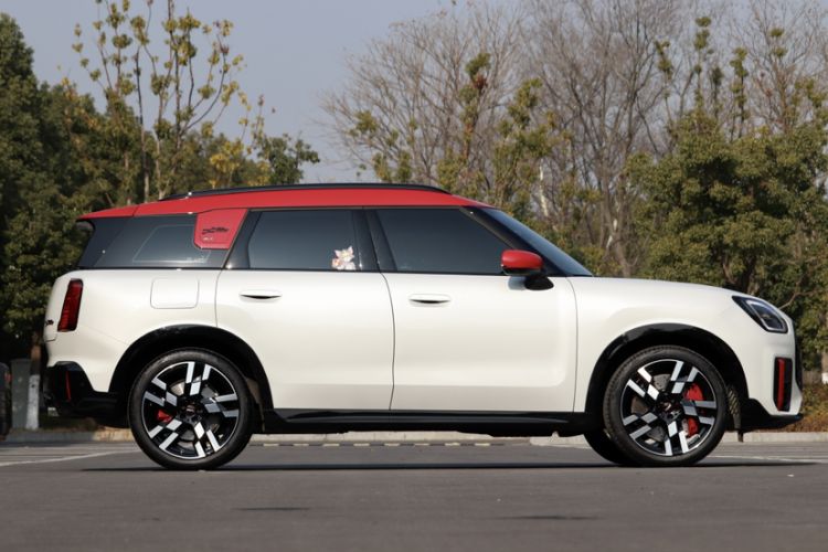 Used  JCM COUNTRYMAN 2024 2.0T JOHN COOPER WORKS
