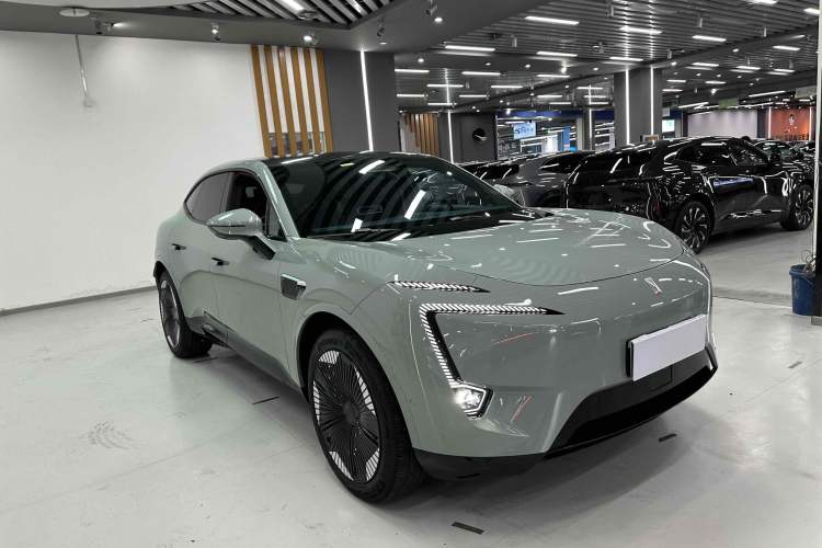 Used  11 2022 Long-Range Dual-Motor Luxury Edition 5 Seats
