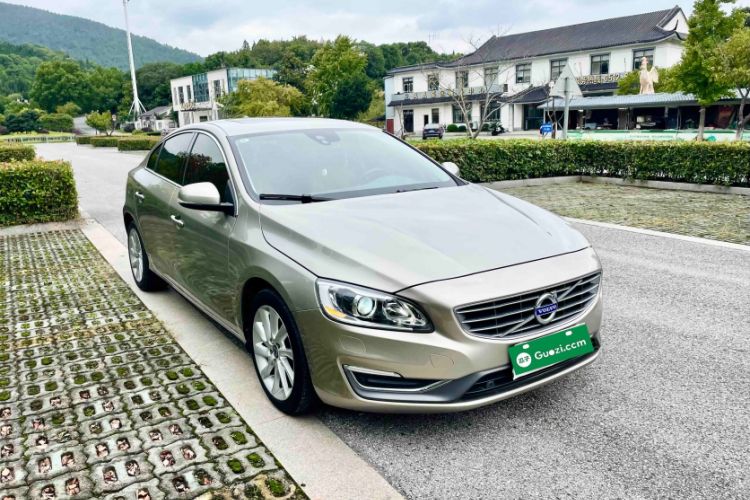 Used Volvo S60 2015 S60L 2.0T Zhiyuan Edition
