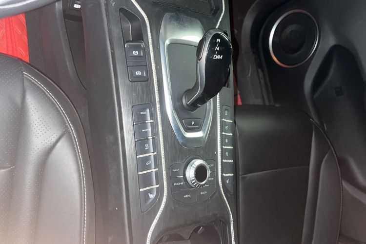 Used Wey VV6 2018 2.0T Two-Wheel-Drive Ultra-Luxury Version China V Standard
