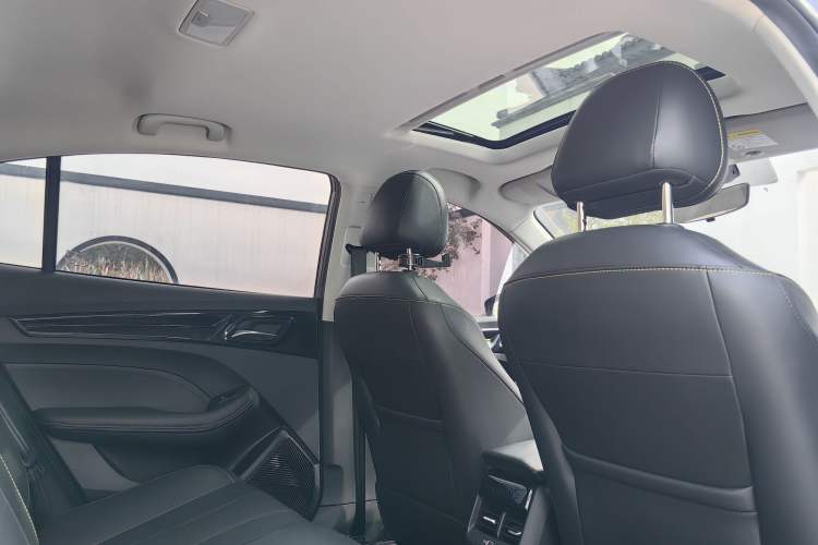 Used Roewe i5 2021 Revised Version 1.5L CVT Diamond Edition
