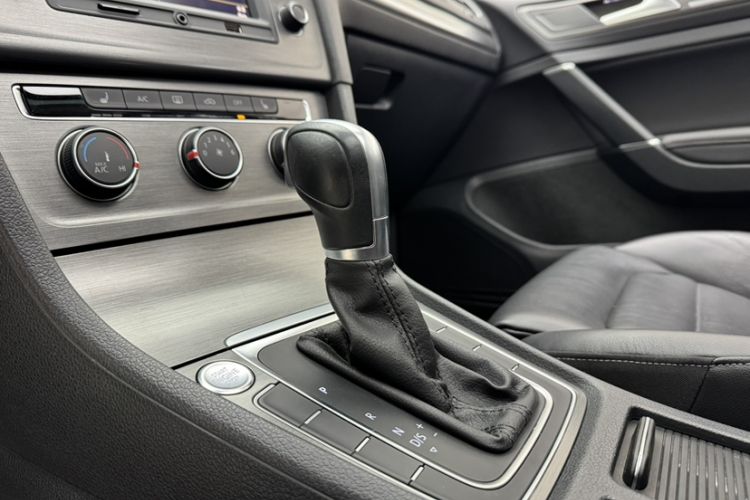 Used Volkswagen Golf 2016 230TSI Automatic Luxury Version
