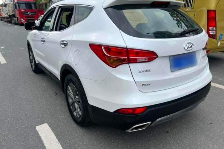 Used Hyundai Santa Fe 2015 2.0T Automatic Two-Wheel Drive Smart Version 5 Seats
