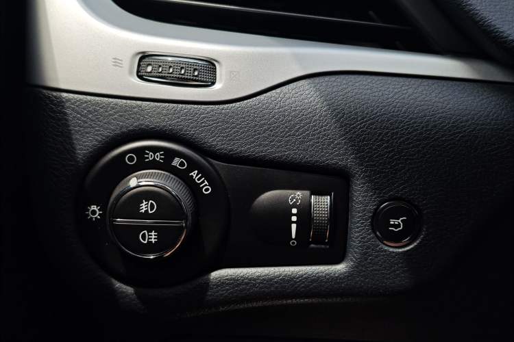 Used  Cherokee 2017 2.4L Excellence Edition