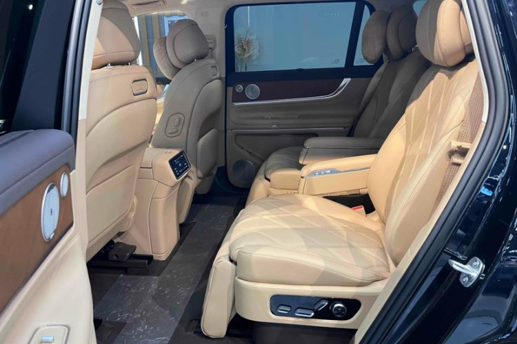 Used Hima AITO M9 2025 Extended-Range Ultra Version 52 kWh 6-Seater
