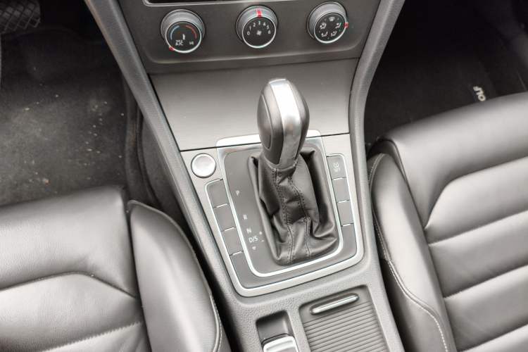 Used Volkswagen Golf 2015 1.4TSI Automatic Luxury Model
