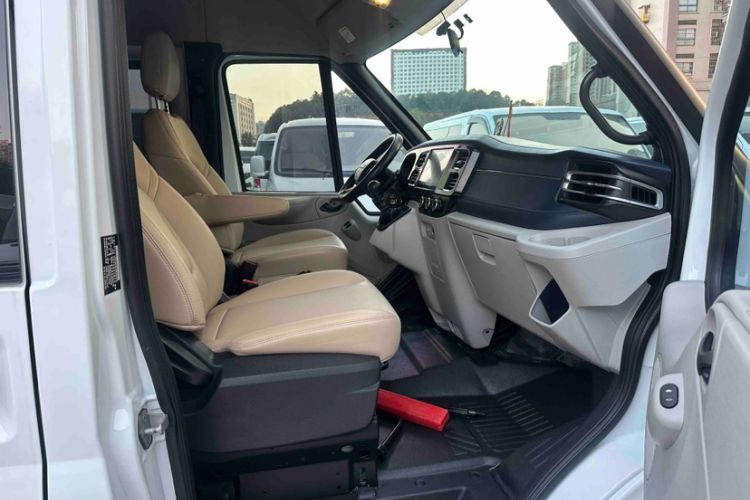 Used JMC Fushun 2023 2.0T Manual Mid-axle Mid-roof Business-Class 9-Seater (Non-Commercial)