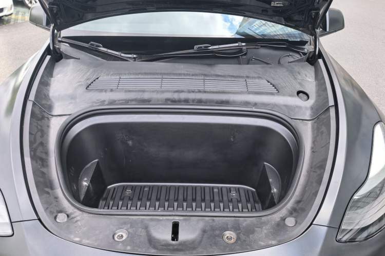 Used Tesla Model Y 2021 Long-Range All-Wheel-Drive Version
