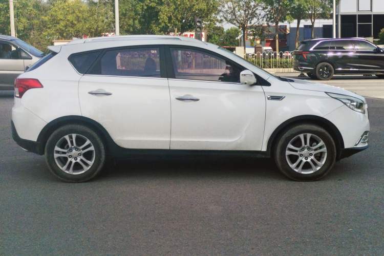 Used Huatai Santa Fe 2017 1.5T Gasoline Automatic Two-Wheel Drive Smart Enjoyment i3 Model
