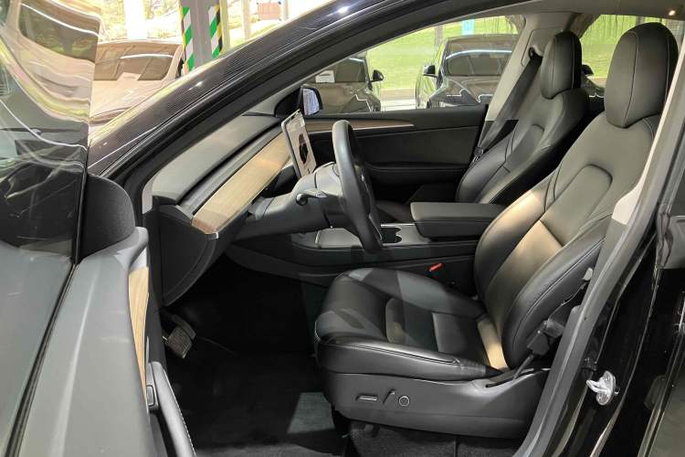 Used Tesla Model Y 2022 Rear-Wheel-Drive Version
