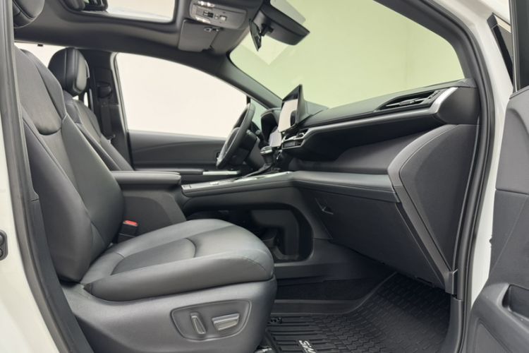 Used Toyota Granvia 2024 2.5L Hybrid Prestige PLUS Edition
