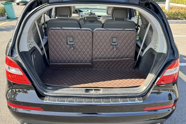 Used Mercedes-Benz R-Class 2017 R 320 4MATIC Business Edition Prestige Model
