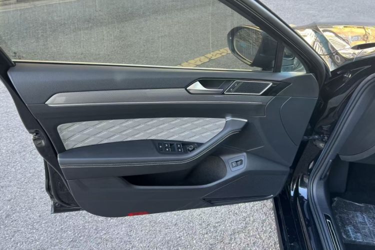 Used Volkswagen Magotan 2023 2 Million Units Limited Edition 330TSI DSG Leading Version
