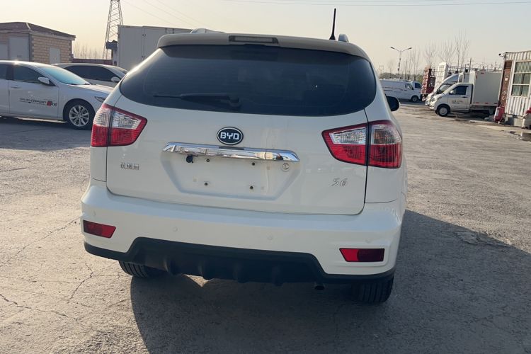 Used BYD S6 2014 2.0L Manual Luxury 5-Seater
