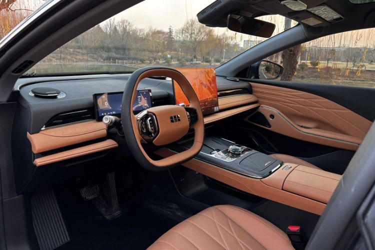 Used  Galaxy 8 2025 130km EM-i Deluxe Edition
