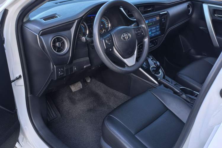 Used Toyota Corolla 2017 Revised Dual-Engine 1.8L E-CVT Leading Edition
