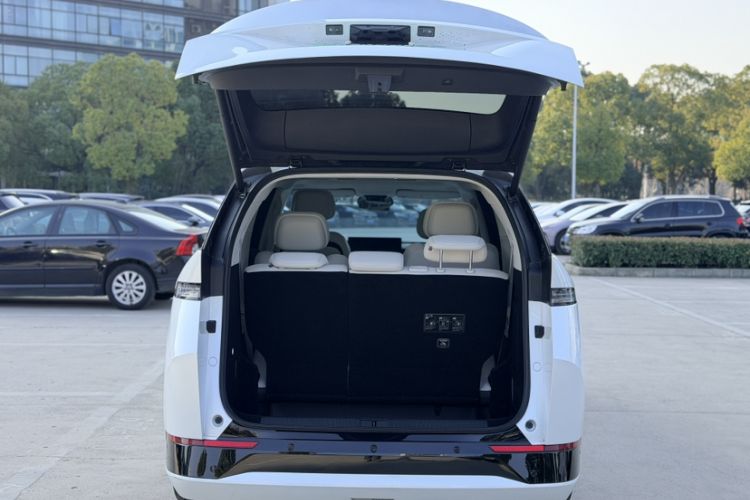 Used XPeng X9 2024 702 Ultra-Long Range Max
