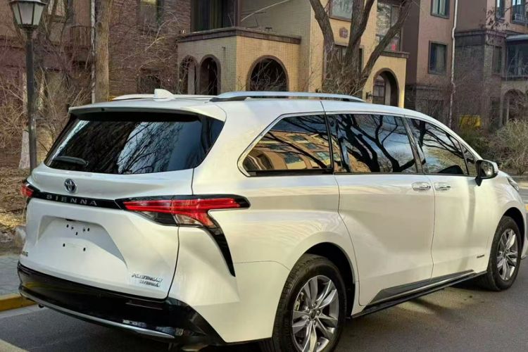 Used Toyota Sienna 2021 2.5L Hybrid Platinum Edition
