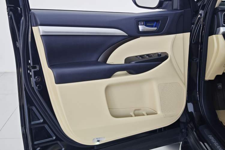 Used Toyota Highlander 2018 2.0T Four-Wheel Drive Luxury Edition 7 Seats China V Emission Standard
