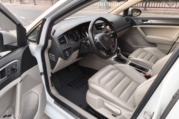 Used Volkswagen Golf 2015 1.4TSI Automatic Luxury Model