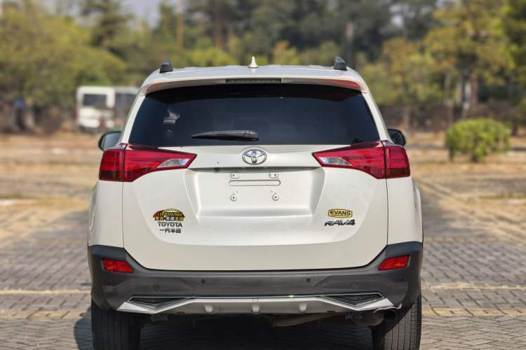 Used Toyota RAV4 2015 2.0L CVT Two-Wheel Drive Fashion Edition
