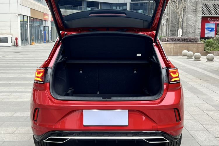 Used Volkswagen T-ROC 2023 300TSI DSG Two-Wheel-Drive Chen Guang Edition
