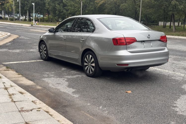 Used Volkswagen Sagitar 2017 230TSI Automatic Comfort Version
