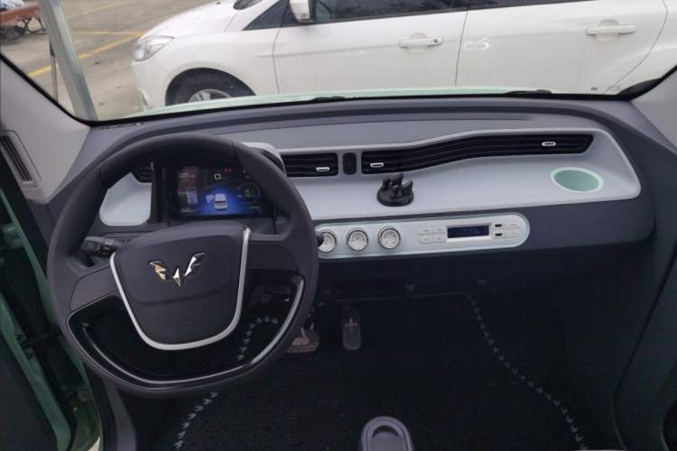 Used Wuling Hongguang MINIEV 2021 Macaron Fashion Model Lithium Iron Phosphate
