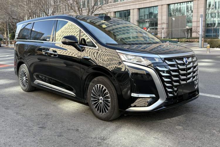 Used Denza D9 2025 DM-i Intelligent Drive 1020 Four-Wheel Drive Flagship Model