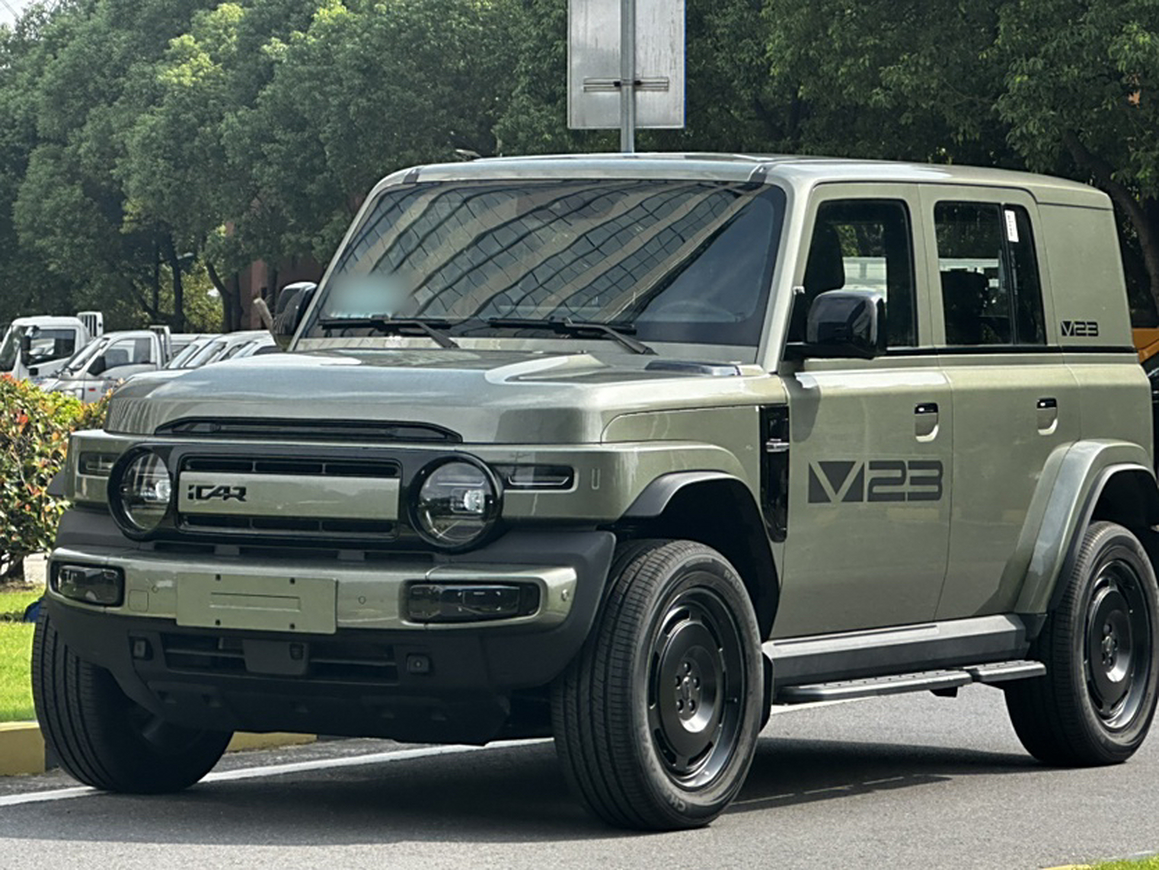 Под передней частью автомобиля