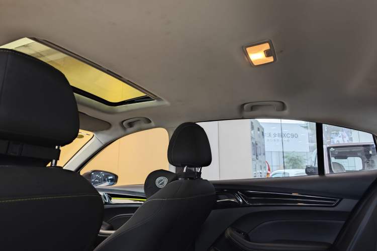 Used Roewe i5 2021 1.5L CVT Platinum Edition
