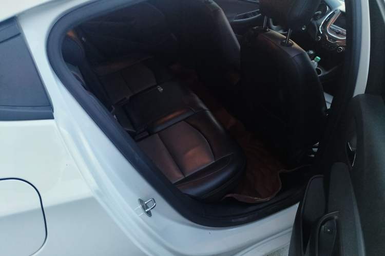 Used Chevrolet Cruze 2017 1.5L Automatic Pioneer Sunroof Edition
