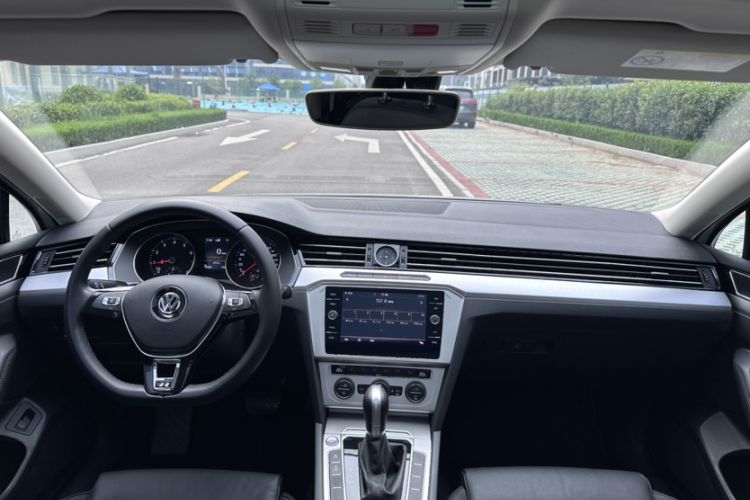 Used Volkswagen Variant 2018 380TSI Two-Wheel Drive Comfort Edition
