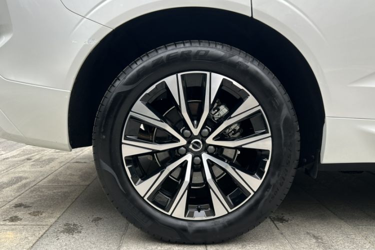 Used Volvo XC60 2025 B5 Four-Wheel Drive Smart & Advanced Luxury Edition
